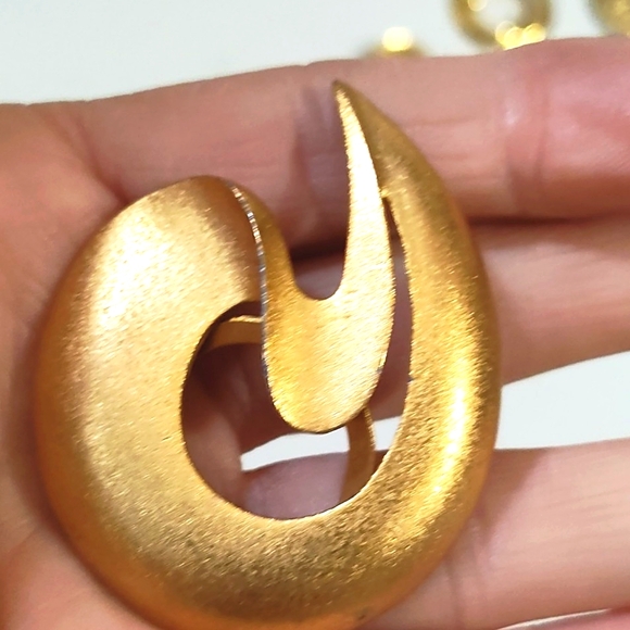 VINTAGE LOT OF FIVE GOLD-TONE 1 - 2" SCARF CLIPS - Picture 3 of 14